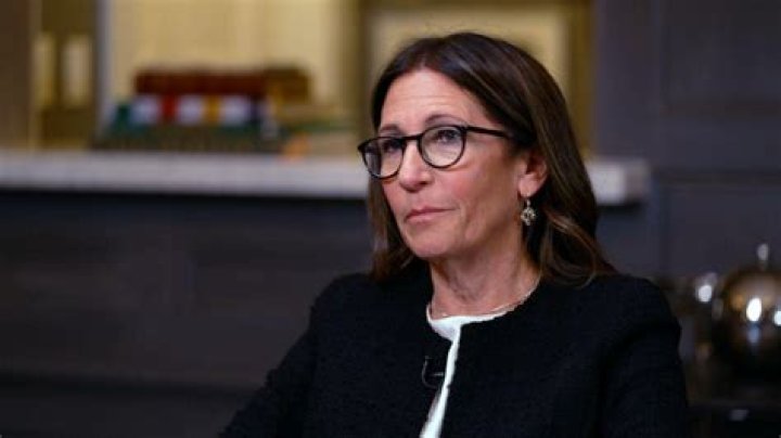 Bobbi Brown’s Net Worth, Age, Height, Weight, Husband, Kids, Bio-Wiki