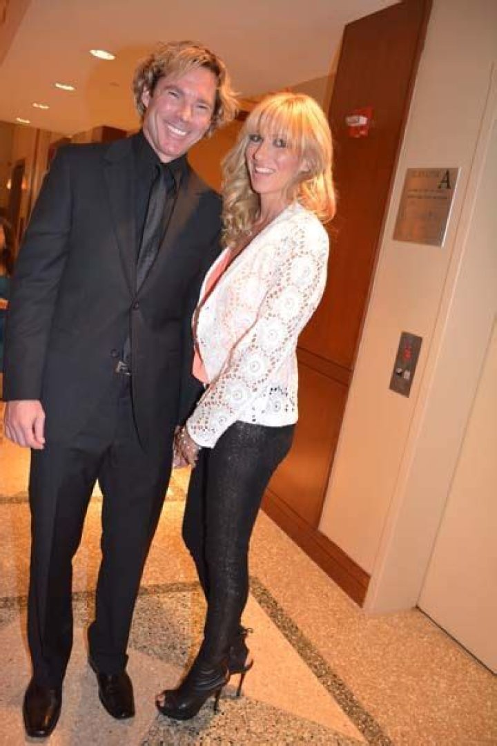 Debbie Gibson: dating, net worth, tattoos, smoking & body measurements