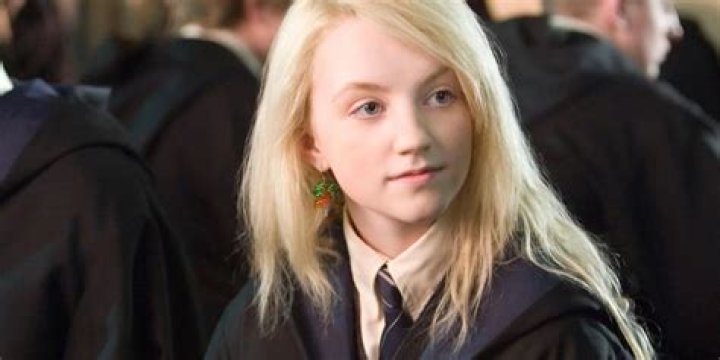 Did Evanna Lynch play Luna Lovegood? Who is the weird girl in Harry Potter?