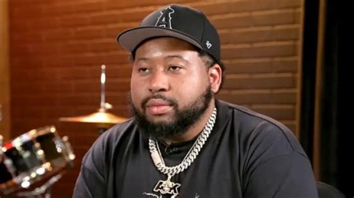 DJ Akademiks Biography: Instagram, Girlfriend, Age, Height, Net Worth, Podcast, Clothing, Twitter, Twitch