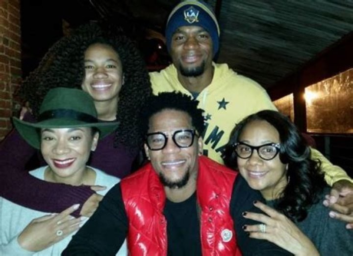 DL Hughley Wife, Son, Daughter, Family, Age, Height, Bio