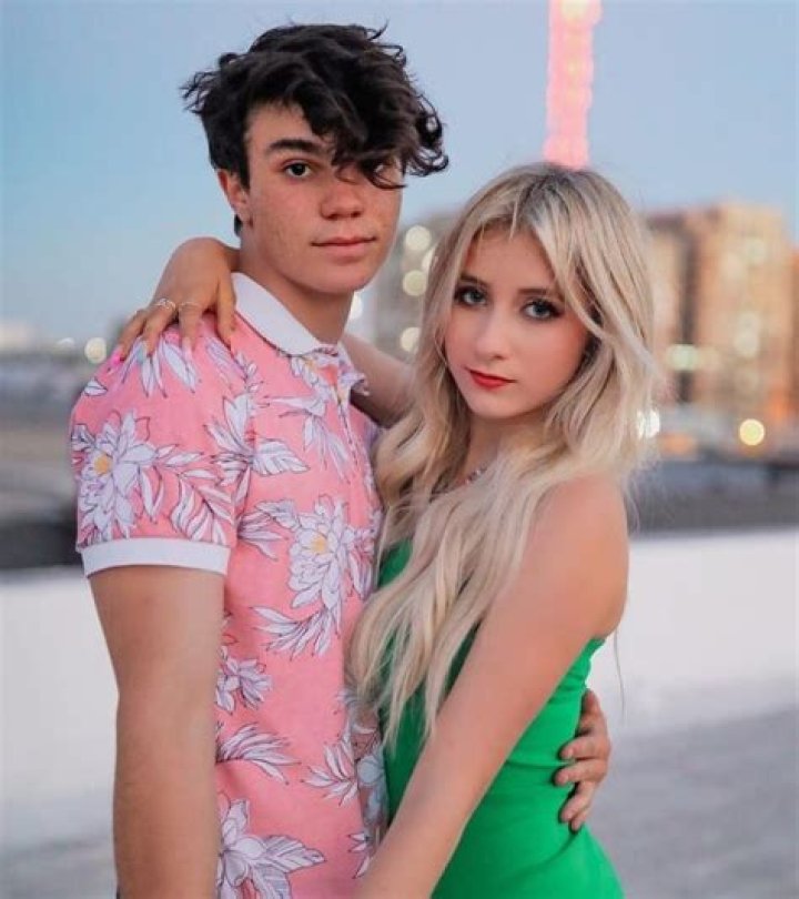 Elliana Walmsley Bio, Age,Birthday, Height, Brother, Boyfriend, Jentzen Ramirez, Tiktok & Dance Moms