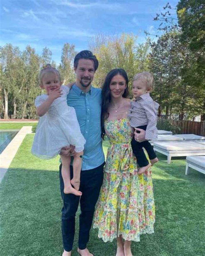 Erik Karlsson Age, Wiki, Biography, Wife, Children, Salary, Net Worth, Parents