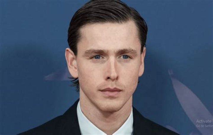 Harris Dickinson Height, Weight, Net Worth, Age, Birthday, Wikipedia, Who, Nationality, Biography