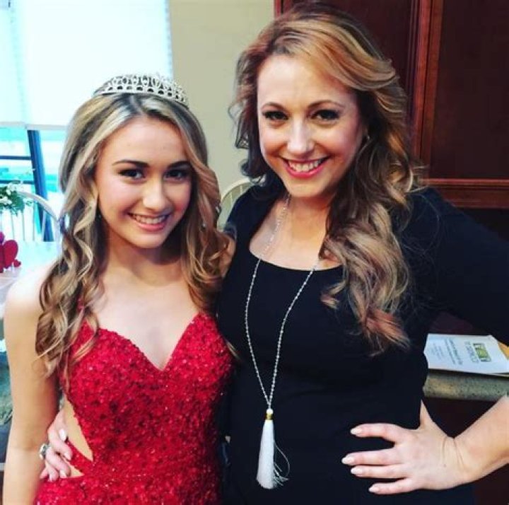 Helen Keaney Age: Know About Her Husband, Net Worth, Daughter & Wiki