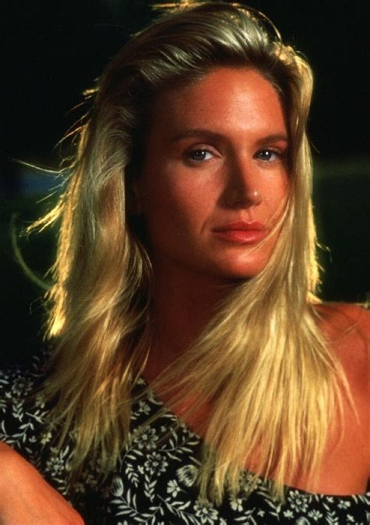 Here’s Why You No Longer See Much of Kelly Lynch In The Movies, Her Net Worth and Family Facts