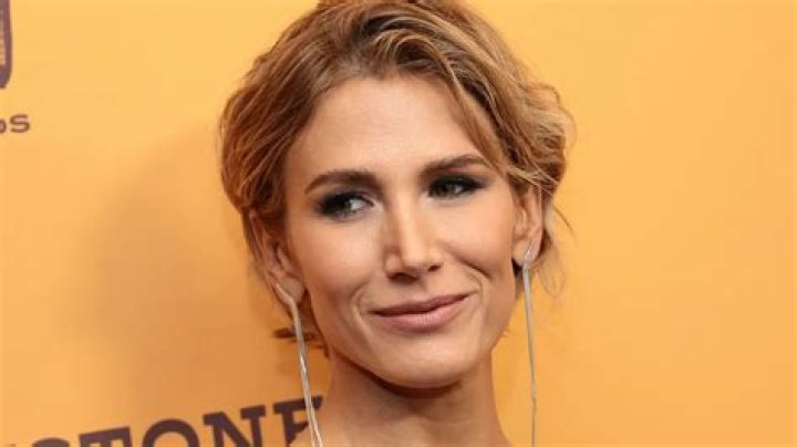 Jennifer Landon Bio, Net Worth, Height, Half-Brother, Career