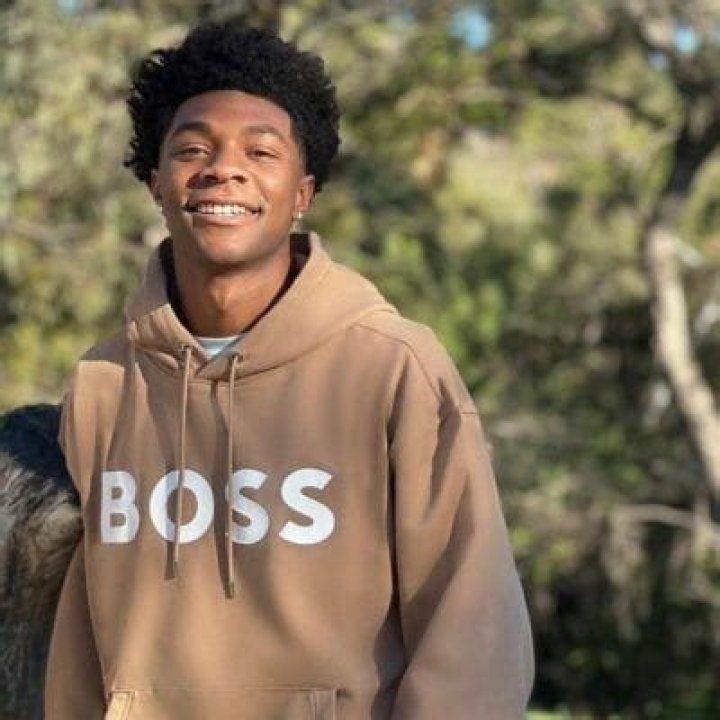 Jonathan Daviss- Wiki, Age, Girlfriend, Ethnicity, Net Worth, Height, Career