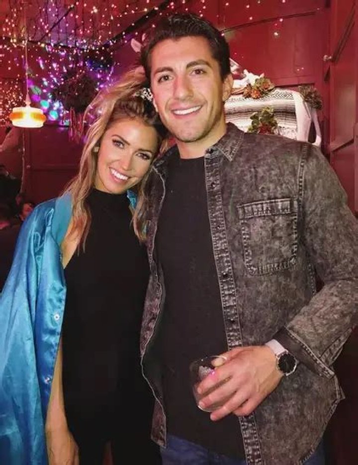 Kaitlyn Bristowe Bio, Wiki, Age, Boyfriend, Jason Tartick, Parents, The Bachelorette, and Net Worth.