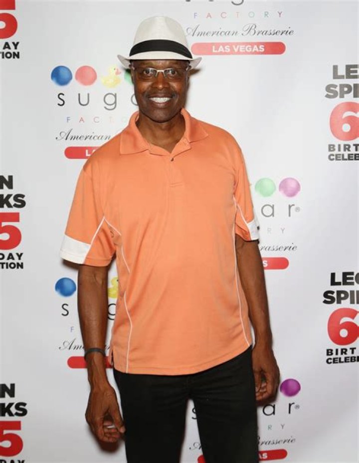 Kenny Bayless Bio, Wiki, Age, Height, Family, Wife, Twin Brothers, Salary, and Net Worth.