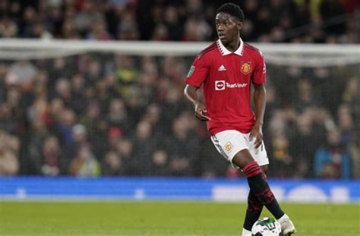 Kobbie Mainoo Biography – Facts, Age, Salary, Parents, Height