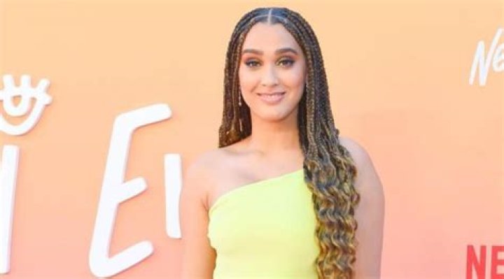 Lee Rodriguez Biography, Age, Height, Boyfriend, Net Worth