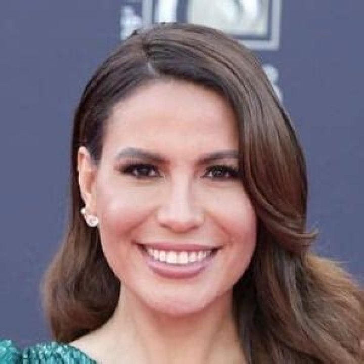 Lindsay Casinelli Biography, Age, Height, Husband, Baby, Salary and Facebook.