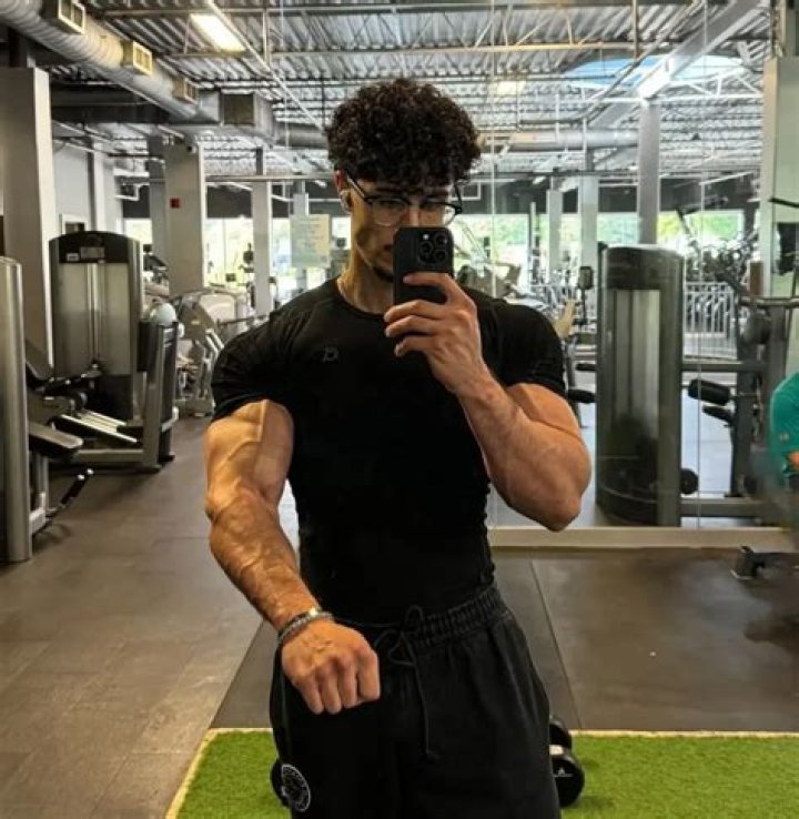 Mehran Farhat Net Worth