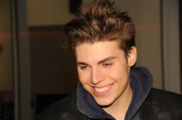 Nolan Funk Bio, Wiki, Age, Height, Wife, Movies, Tv Shows, Glee, Awkward, and Net Worth.