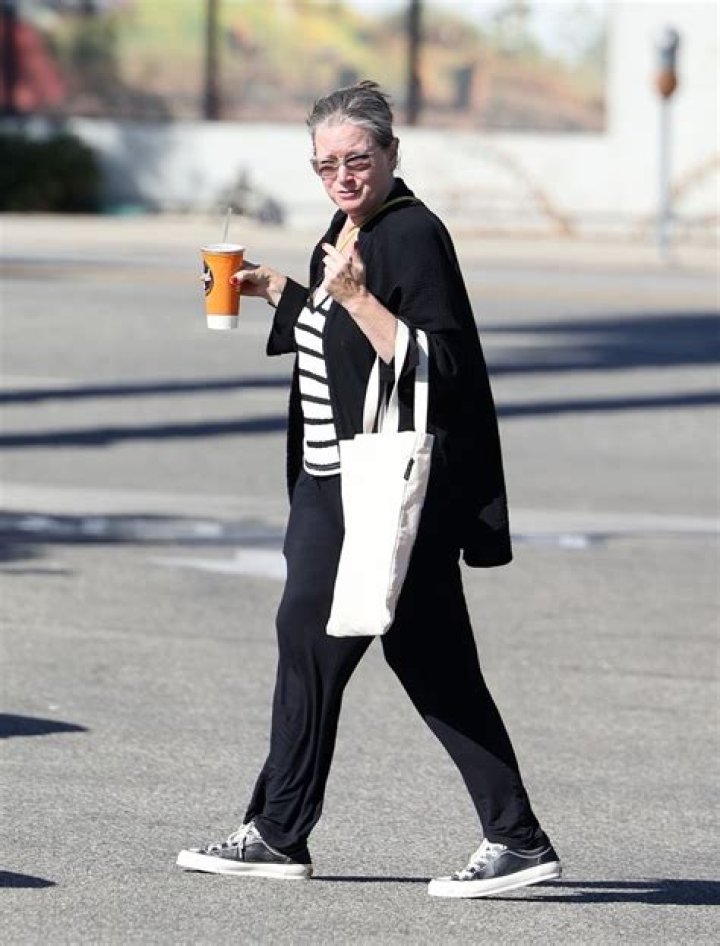 What Happened To Bridget Fonda Now? Her Weight Gain Photos – Is She Ill?