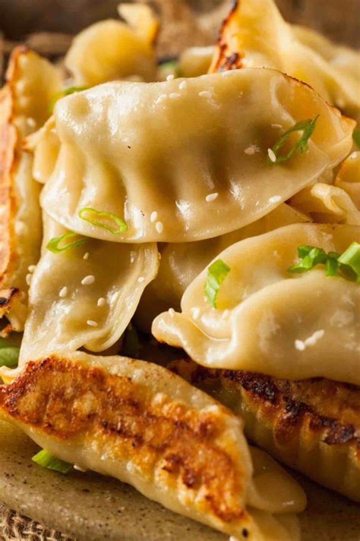 What is the difference between dumpling and ravioli