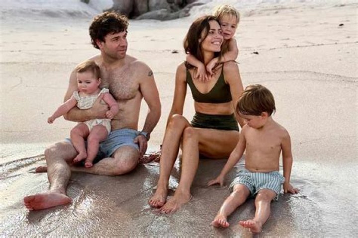 What religion is Taylor Goldsmith? How did Mandy Moore meet Taylor Goldsmith? Does Taylor Goldsmith have kids?