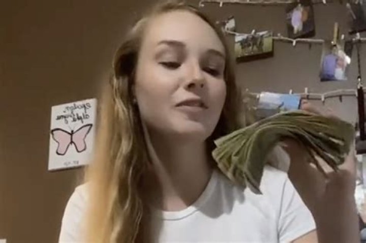 Who Is Kirsten Singer on Tiktok? Hooters Server Famous From Tips Money – Instagram