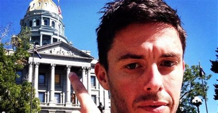 Why Does MSNBC Reporter Tim Miller Wear Pearls, Is It A LGBTQ Symbol?